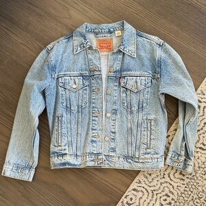 Levi’s 100% cotton denim trucker jacket
